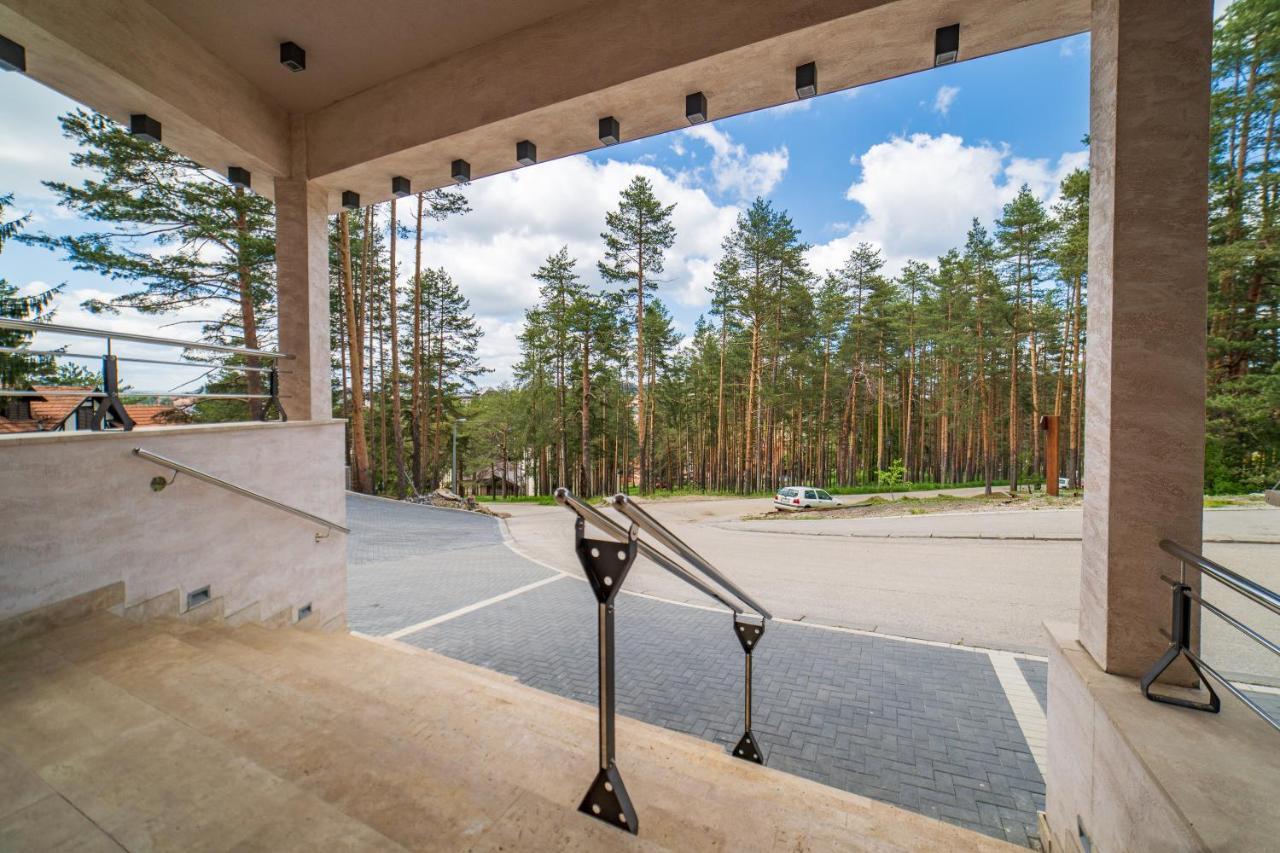 Vila Pekovic, Pine Trees View Apartment With Big Balcony In The Center Of Zlatibor! Exterior photo